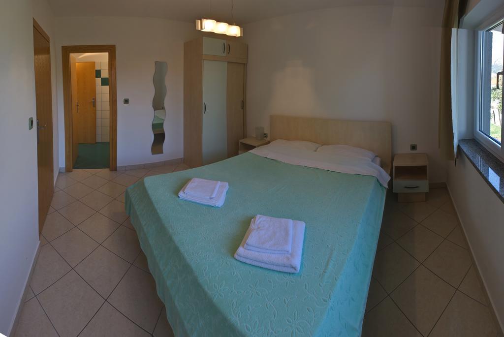 Vis A Vis Apartments Baska  Bilik gambar