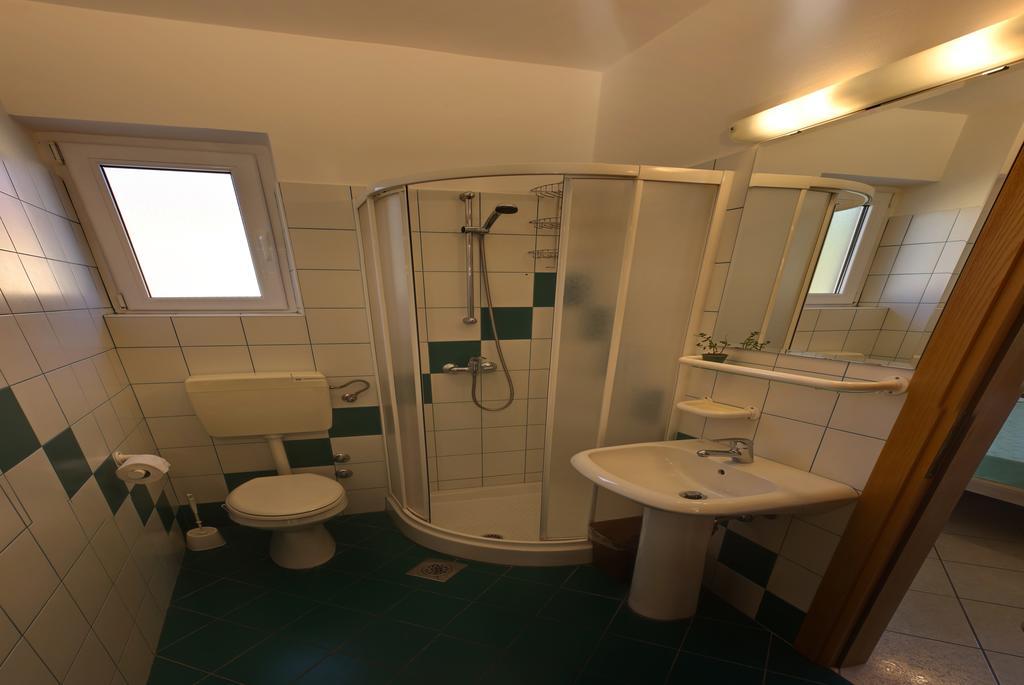 Vis A Vis Apartments Baska  Bilik gambar