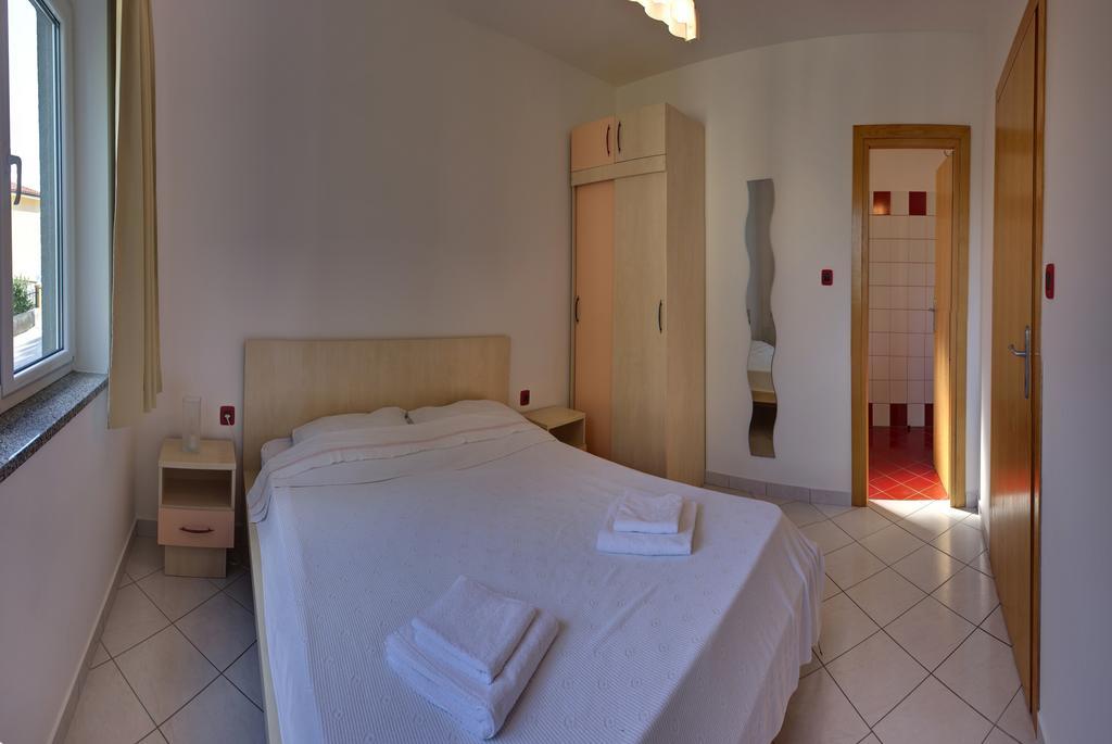 Vis A Vis Apartments Baska  Bilik gambar
