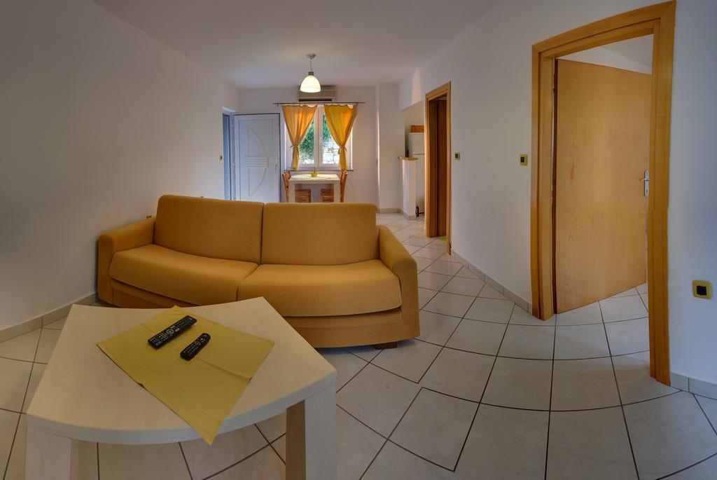 Vis A Vis Apartments Baska  Bilik gambar