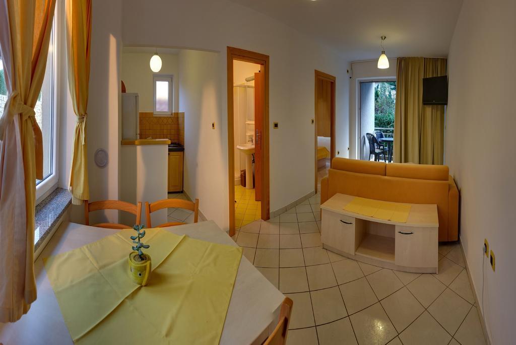 Vis A Vis Apartments Baska  Bilik gambar